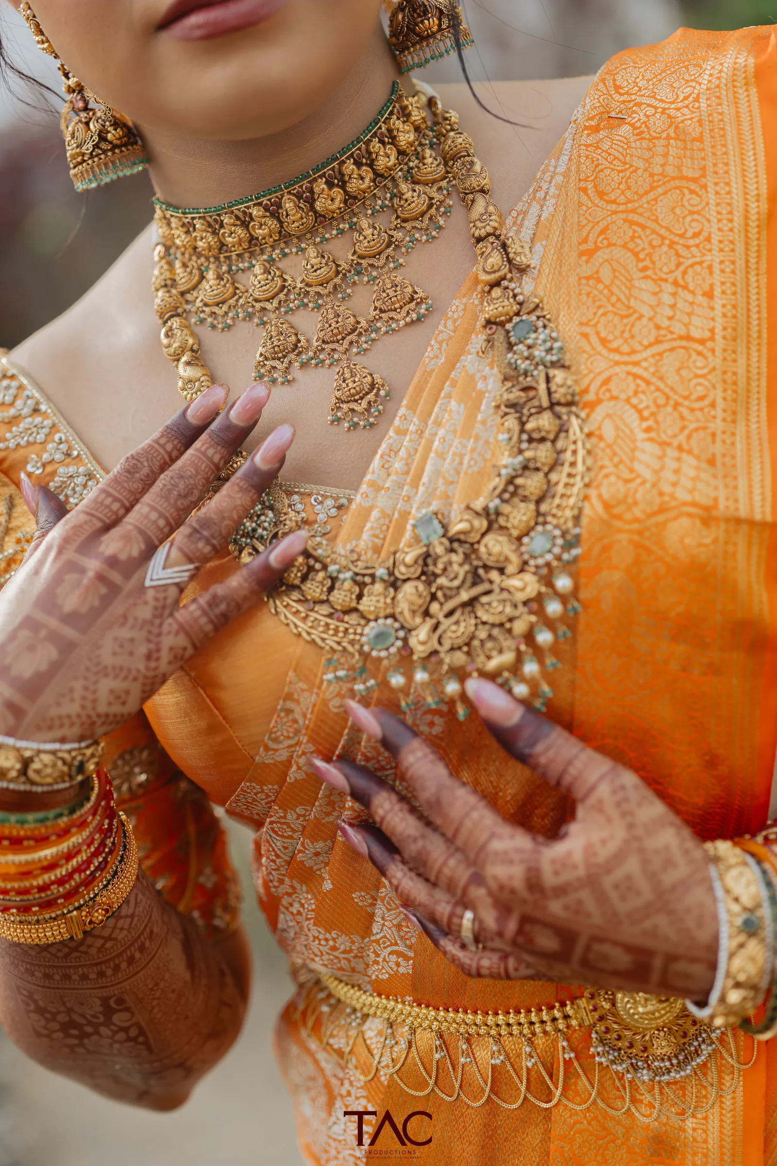 Temple jewellery and mehndi detail — the quiet frames that reveal a wedding photographer's eye
